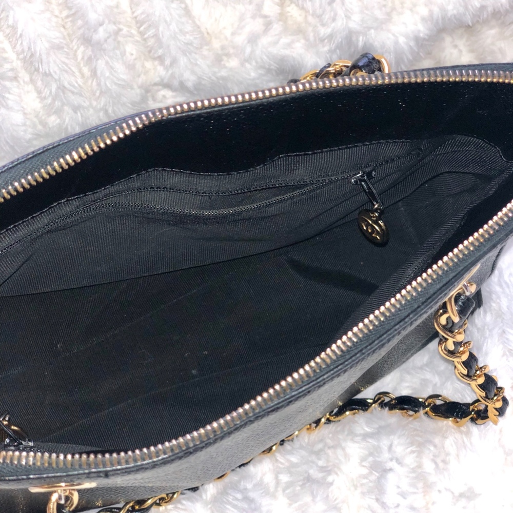 SOLD - Chanel Vintage Caviar Shoulder Bag - Picture 5 of 7
